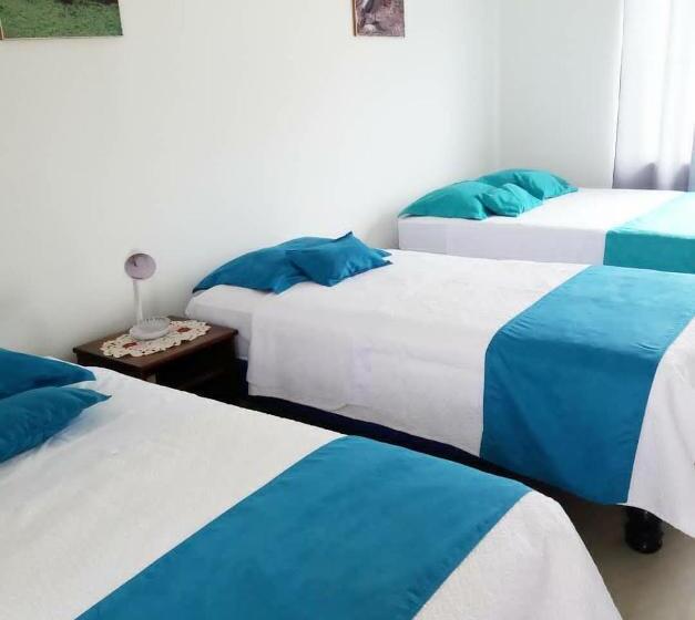 חדר סטנדרט לארבעה, Hostal Los Flamencos