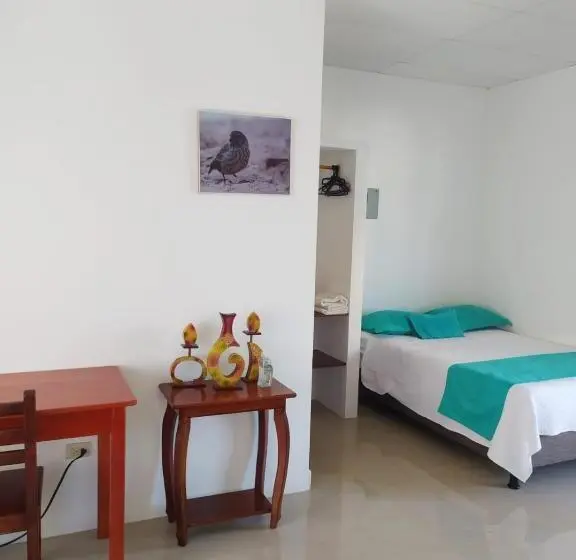اتاق استاندارد چهار تخته, Hostal Los Flamencos