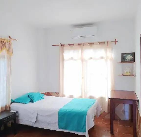 اتاق اکونومی, Hostal Los Flamencos