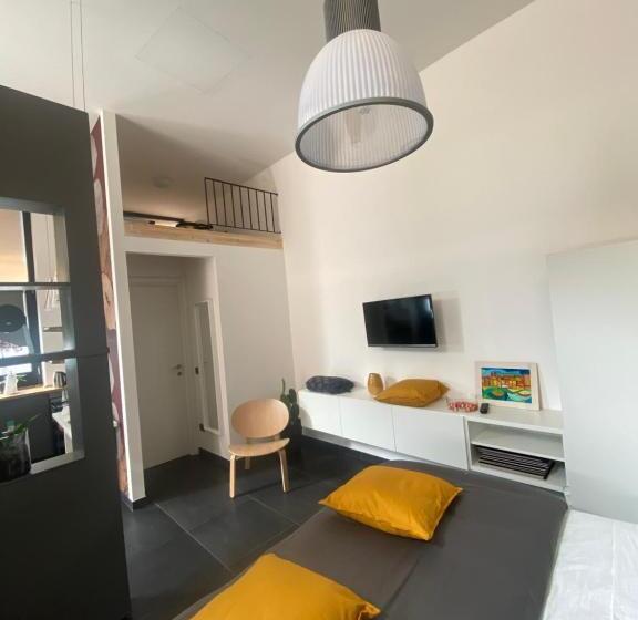 غرفة قياسية, Fashionhouse