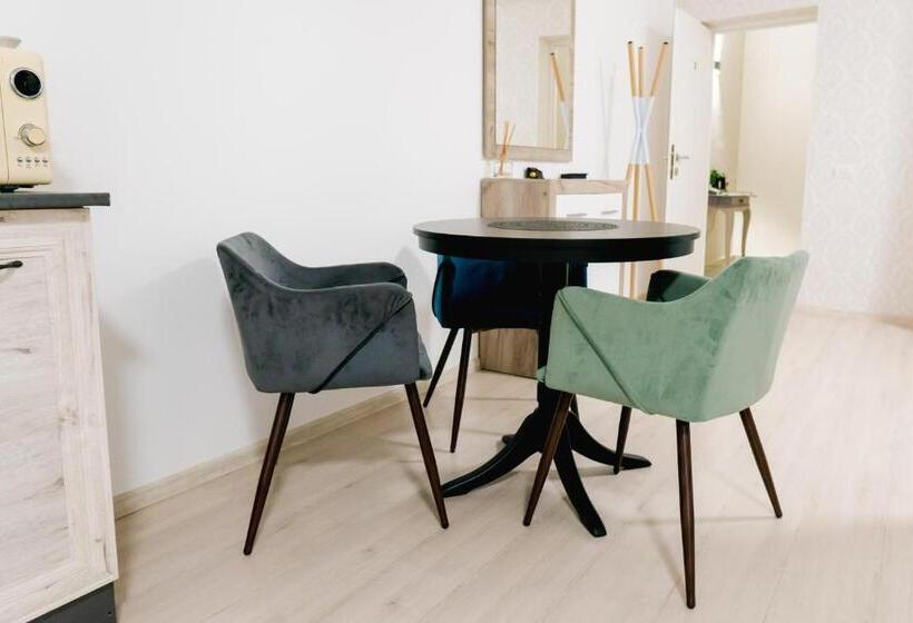 Студия Deluxe, Chic Studio