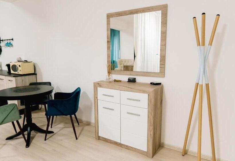 Студия Deluxe, Chic Studio