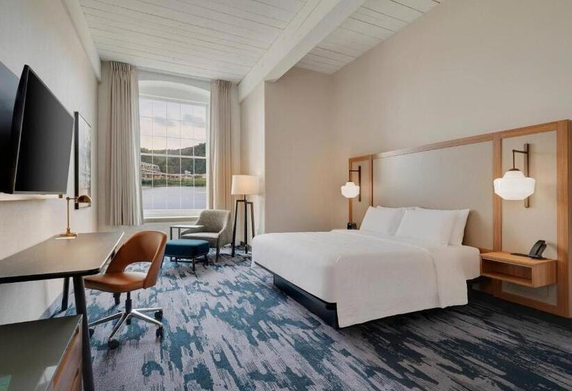 带大床的标准间, Fairfield Inn & Suites Madison Historic Eagle Cotton Mill