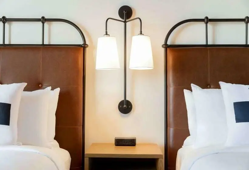 Standard-invahuone, Origin Westminster A Wyndham