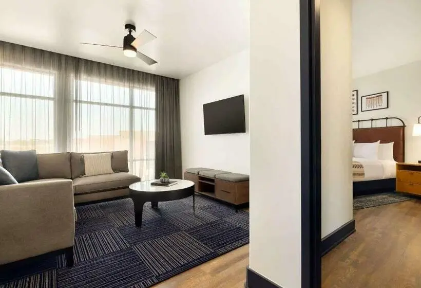 Sviitti Liikuntarajoitteisille, Origin Westminster A Wyndham