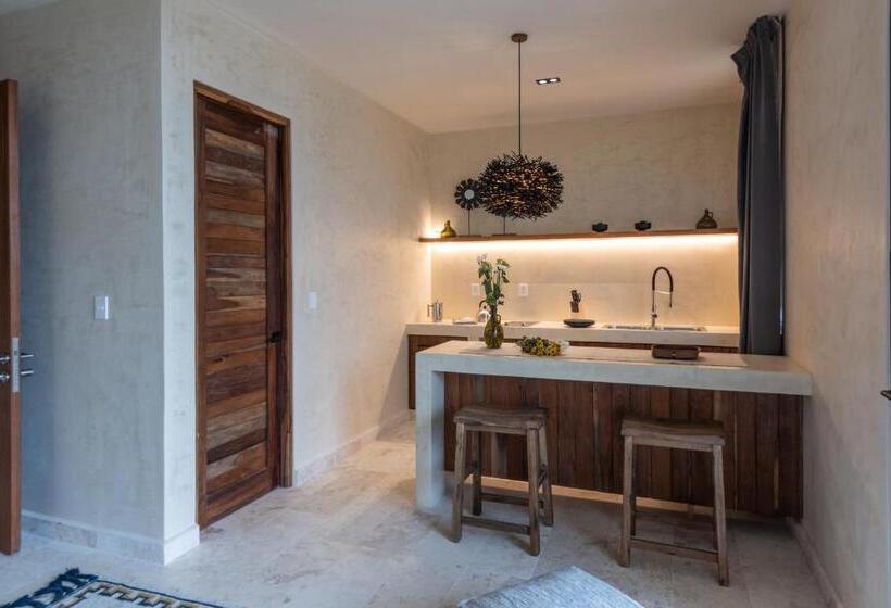 Delüks Stüdyo, Unho Tulum