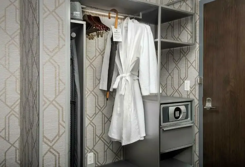 キングサイズベッドのデラックスルーム, Silver Cloud Hotel Tacoma At Point Ruston Waterfront