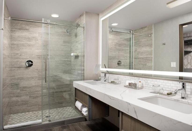 스탠다드 룸 킹사이즈 침대, Silver Cloud Hotel Tacoma At Point Ruston Waterfront