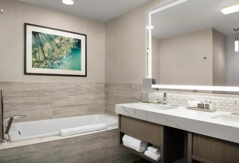 キングサイズベッドのデラックスルーム, Silver Cloud Hotel Tacoma At Point Ruston Waterfront