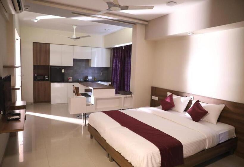 استودیوی لوکس, Auhtel Baner