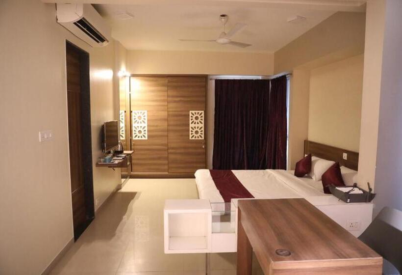 اتاق لوکس, Auhtel Baner