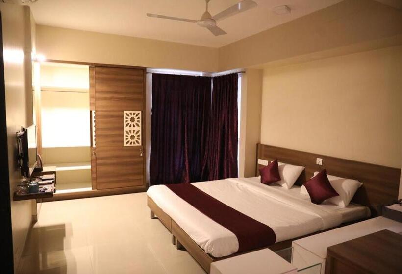 اتاق لوکس, Auhtel Baner