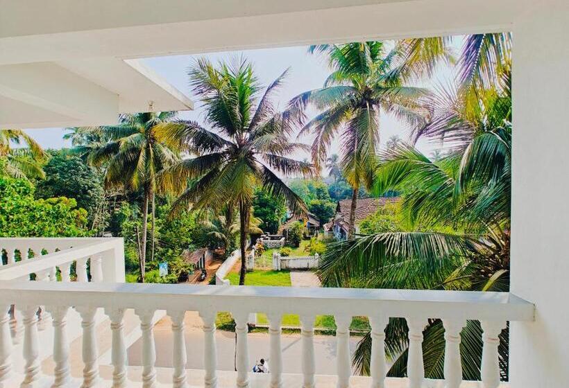 Standard Kolmen Hengen Huone Parveke, Casa De Sale