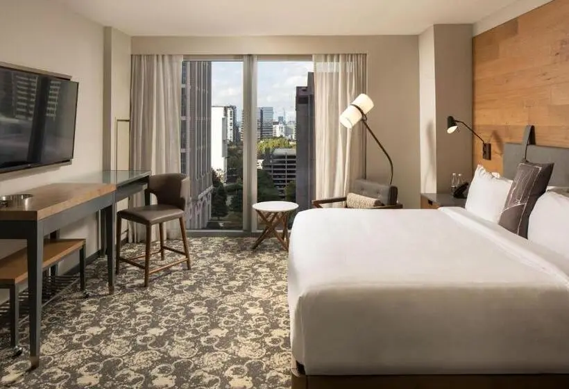 Suite King Bed