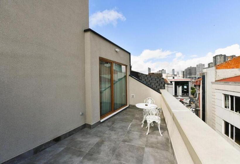 سوئیت با تخت بزرگ, Ghan