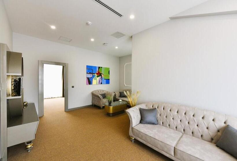 سوئیت با تخت بزرگ, Ghan