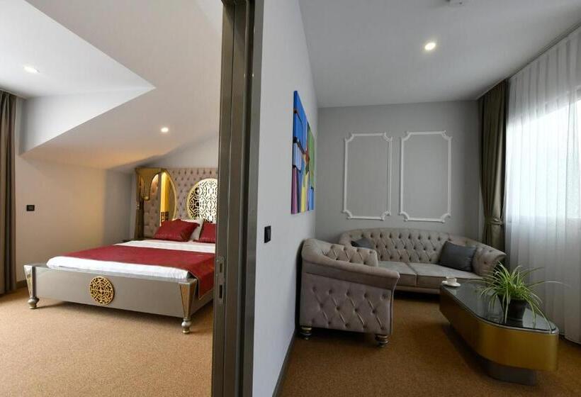 سوئیت با تخت بزرگ, Ghan