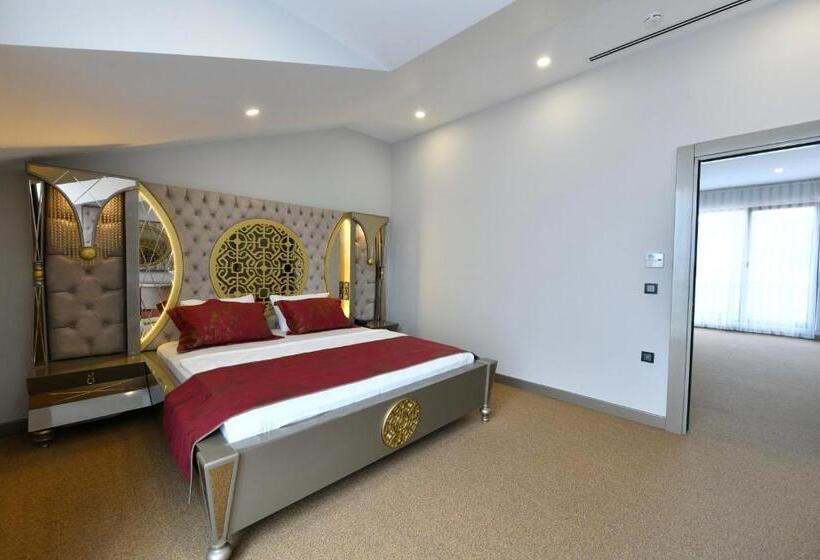 سوئیت با تخت بزرگ, Ghan