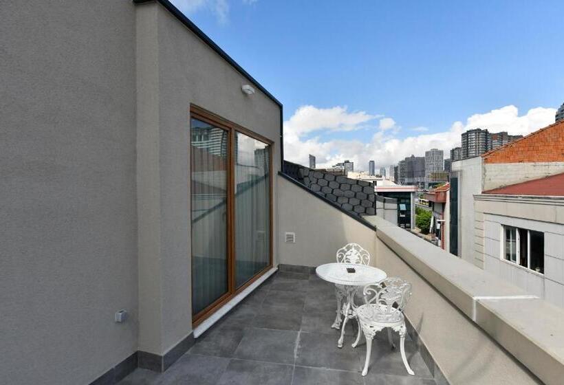 سوئیت با تخت بزرگ, Ghan