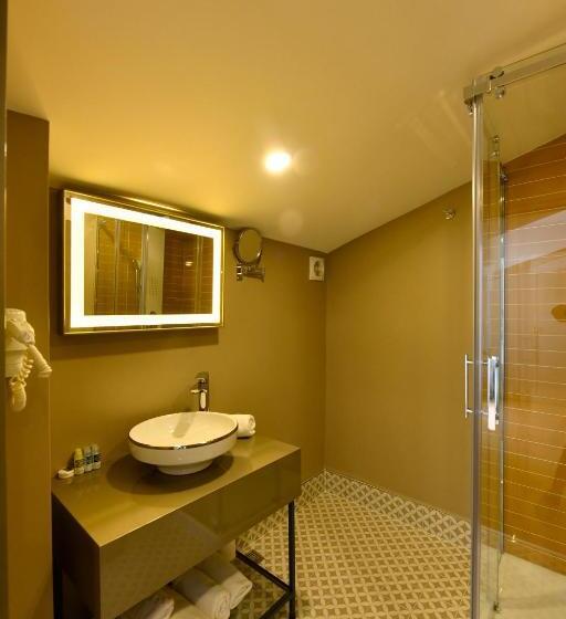 اتاق استاندارد با تراس, Ghan