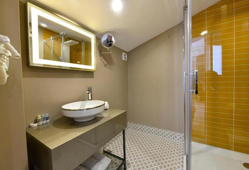 اتاق استاندارد با تراس, Ghan