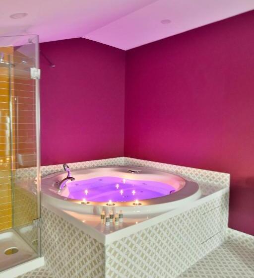 اتاق لوکس با تخت بزرگ, Ghan