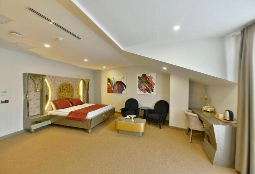 اتاق لوکس با تخت بزرگ, Ghan