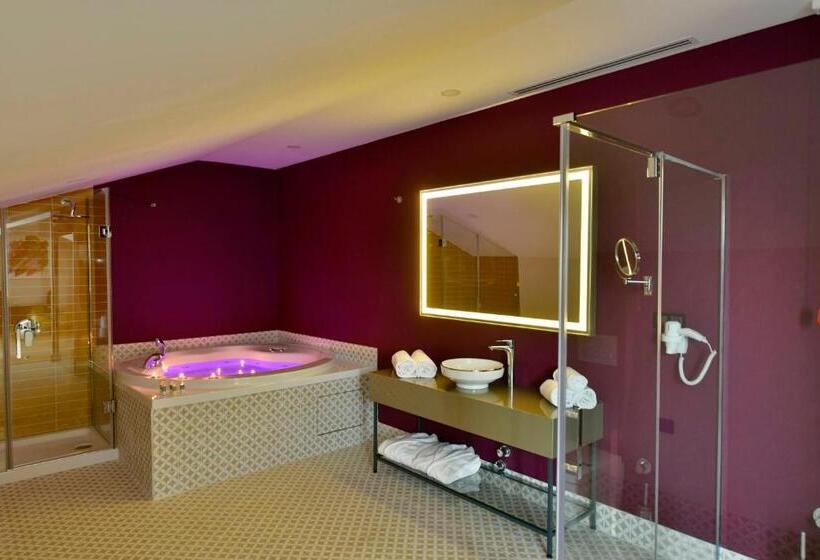 اتاق لوکس با تخت بزرگ, Ghan