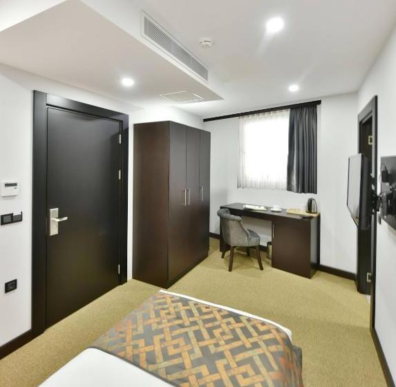 اتاق استاندارد یک نفره, Ghan