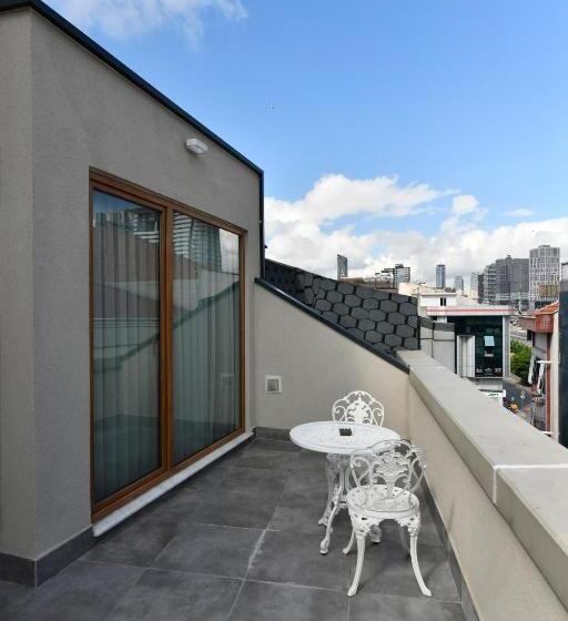 سوئیت با تخت بزرگ, Ghan