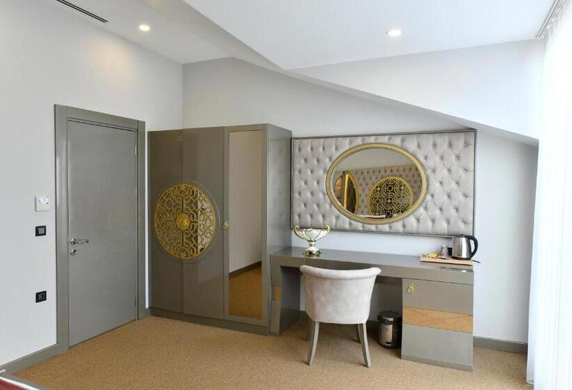 سوئیت با تخت بزرگ, Ghan