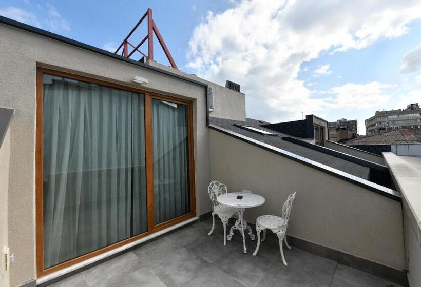 سوئیت با تخت بزرگ, Ghan