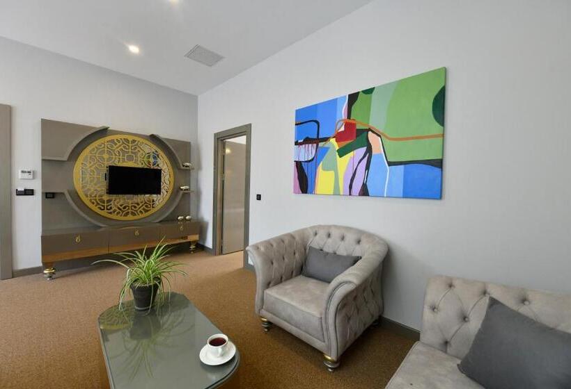 سوئیت با تخت بزرگ, Ghan