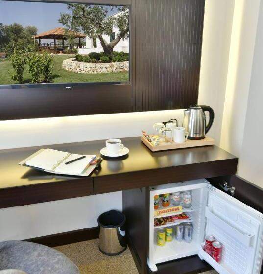 اتاق لوکس با تخت بزرگ, Ghan