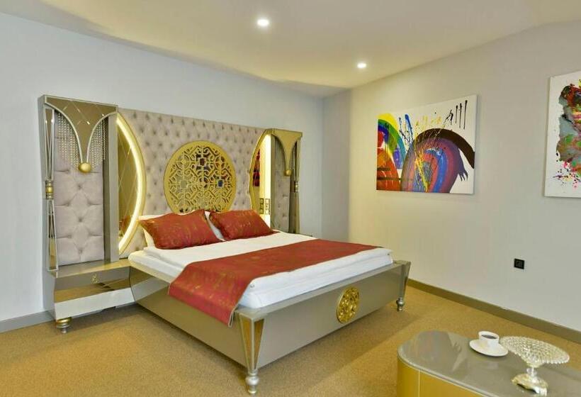 اتاق لوکس با تخت بزرگ, Ghan