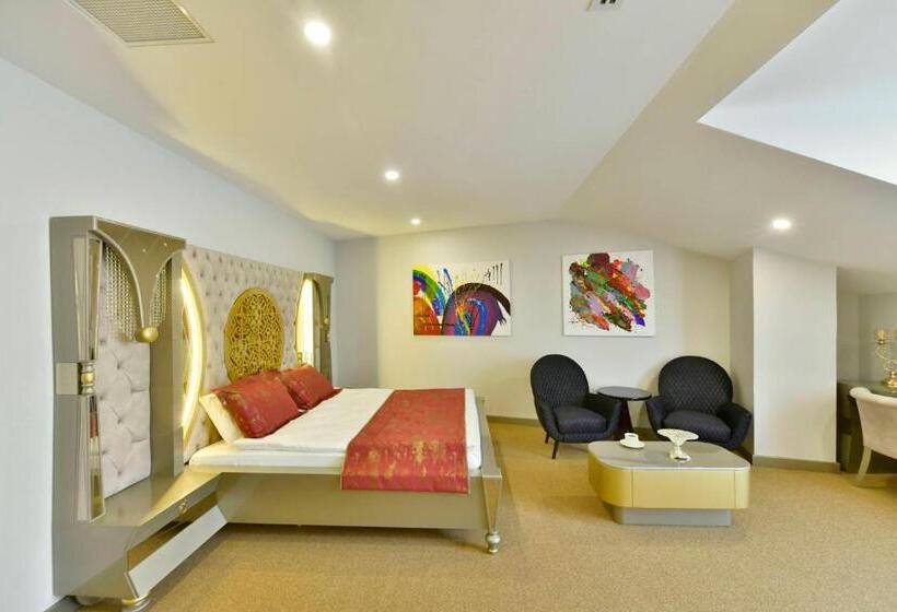 اتاق لوکس با تخت بزرگ, Ghan