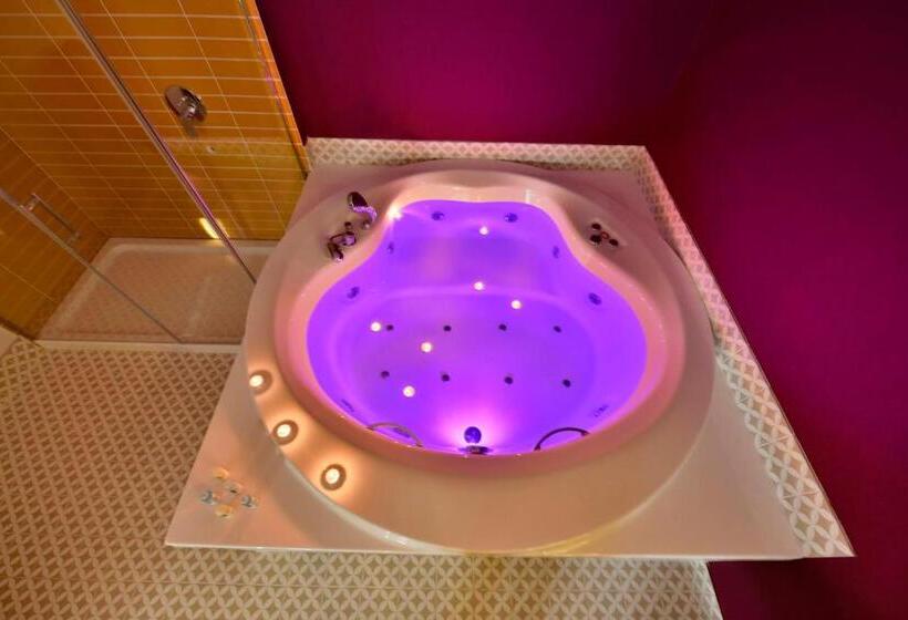 اتاق لوکس با تخت بزرگ, Ghan