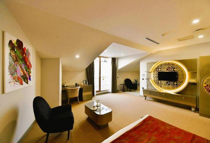 اتاق لوکس با تخت بزرگ, Ghan