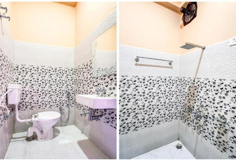חדר סטנדרט, Oyo 77242 R K Residency Sgpgi