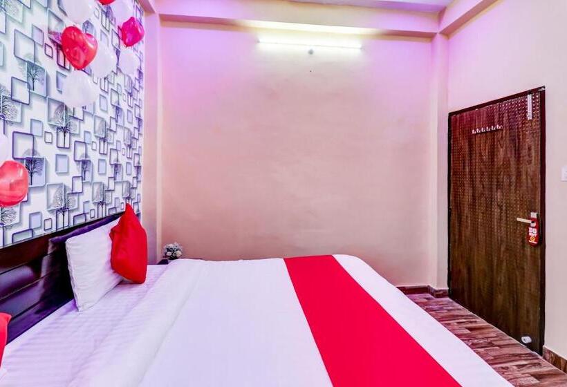 디럭스 룸, Oyo 77242 R K Residency Sgpgi