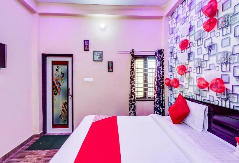 חדר דלוקס, Oyo 77242 R K Residency Sgpgi