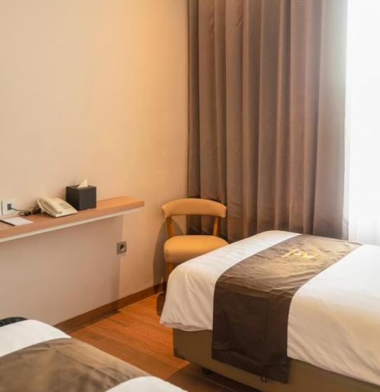 스탠다드 룸, Zenith Premiere Hotel Baubau