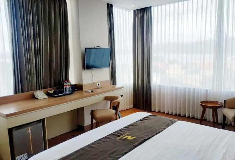 オーシャンビューデラックスルーム, Zenith Premiere Hotel Baubau