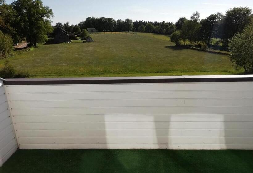 غرفة قياسية رباعية, Dry Les Courtis