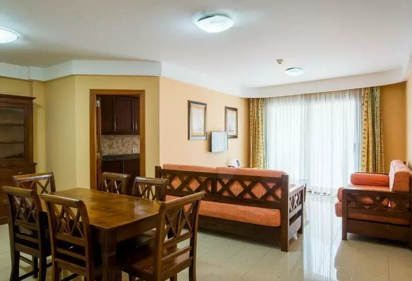 اتاق خانوادگی, Aparthotel El Galeón