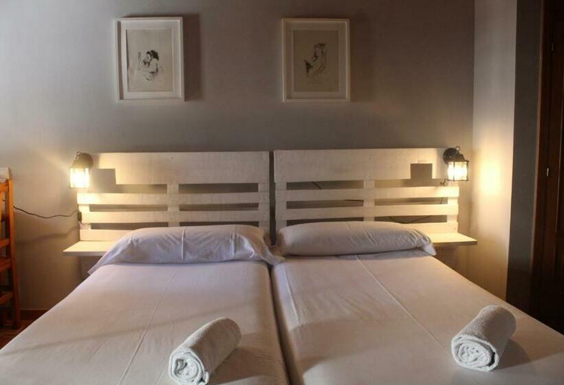 Quarto Quádruplo Estandar, Hostal As Margaritas