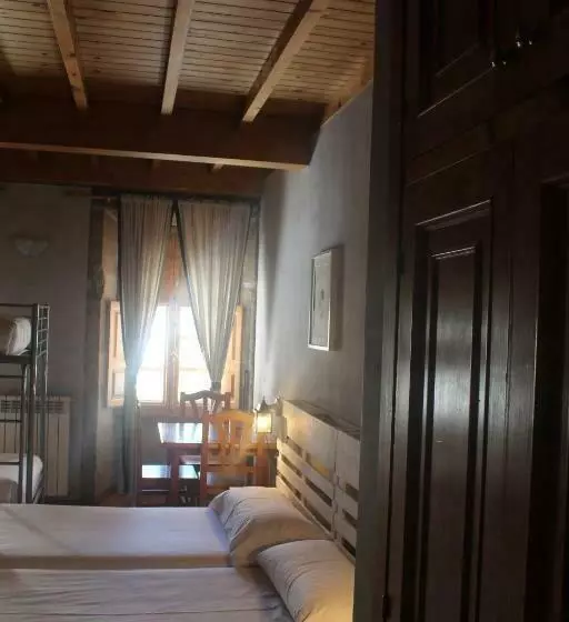 اتاق استاندارد چهار تخته, Hostal As Margaritas