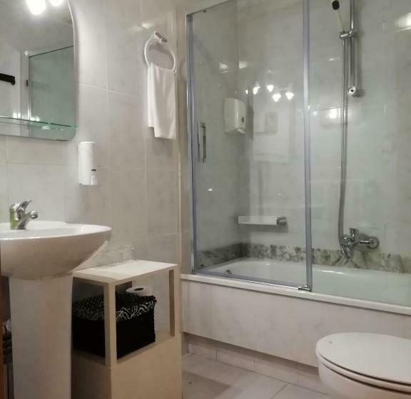 اتاق استاندارد چهار تخته, Hostal As Margaritas