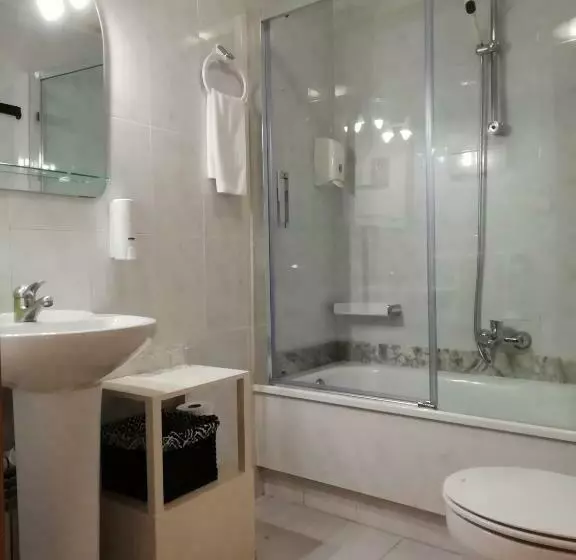 اتاق استاندارد چهار تخته, Hostal As Margaritas
