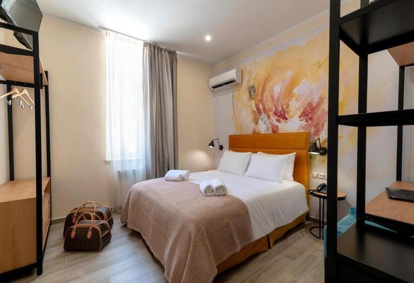 חדר סטנדרט, Athens Market Portrait